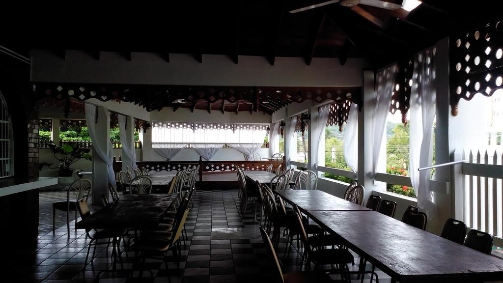 Village Hotel Ocho Rios Exterior photo