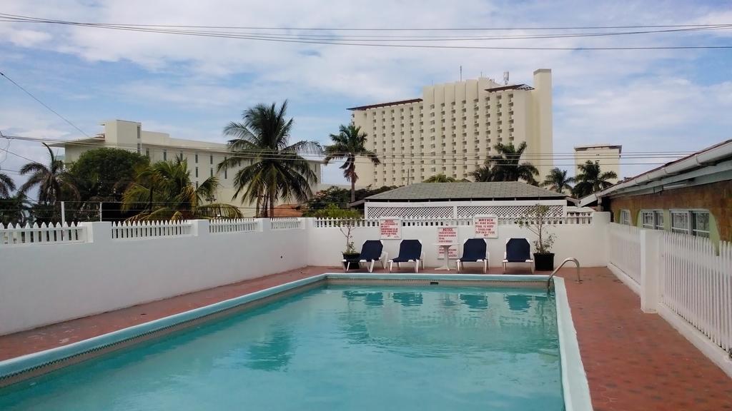 Village Hotel Ocho Rios Exterior photo